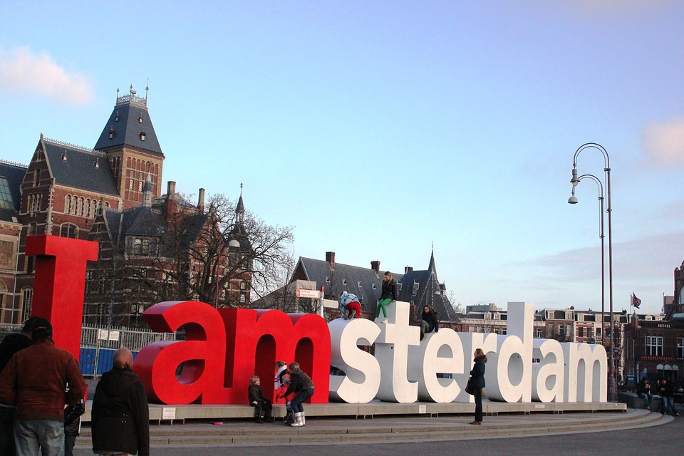 Читайте дальше, чтобы узнать больше о кушсерфинге в Амстердаме